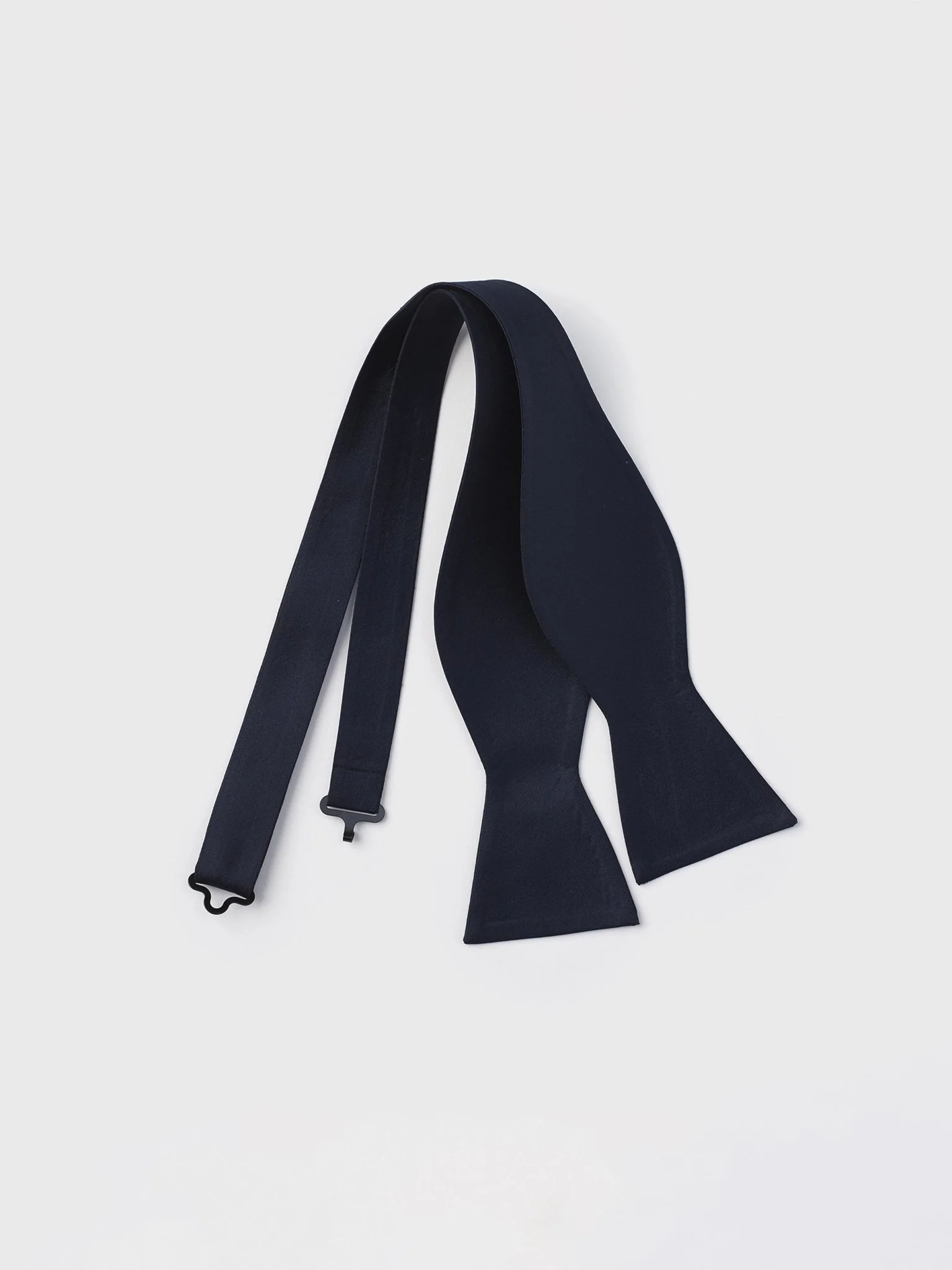 Midnight Butterfly Bow Tie - Image 2